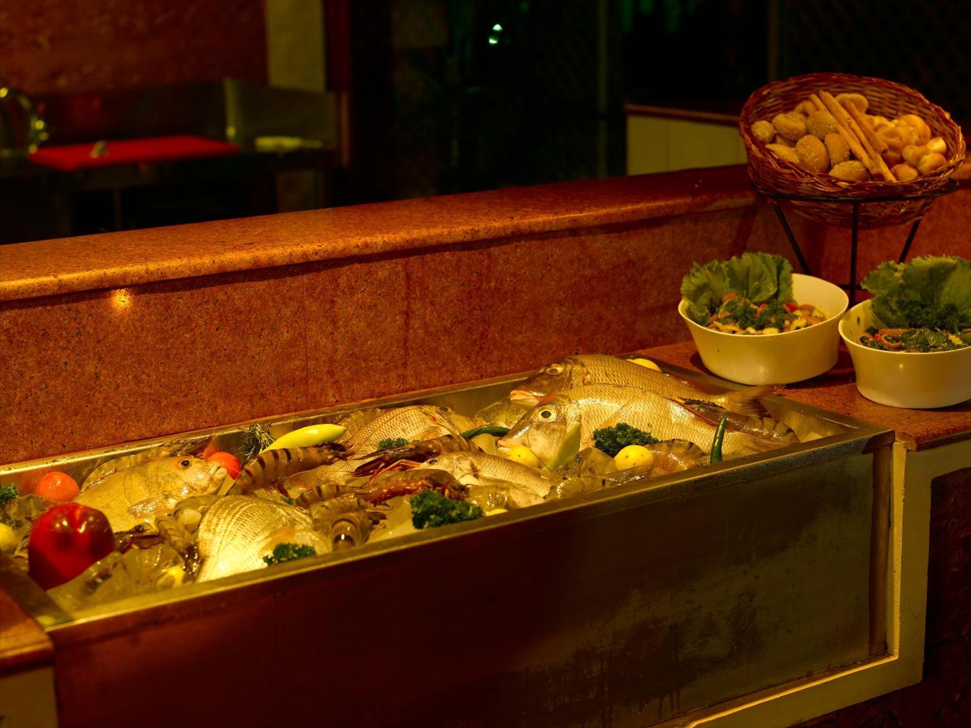 Vivanta Ernakulam, Marine Drive Kochi Restaurant photo